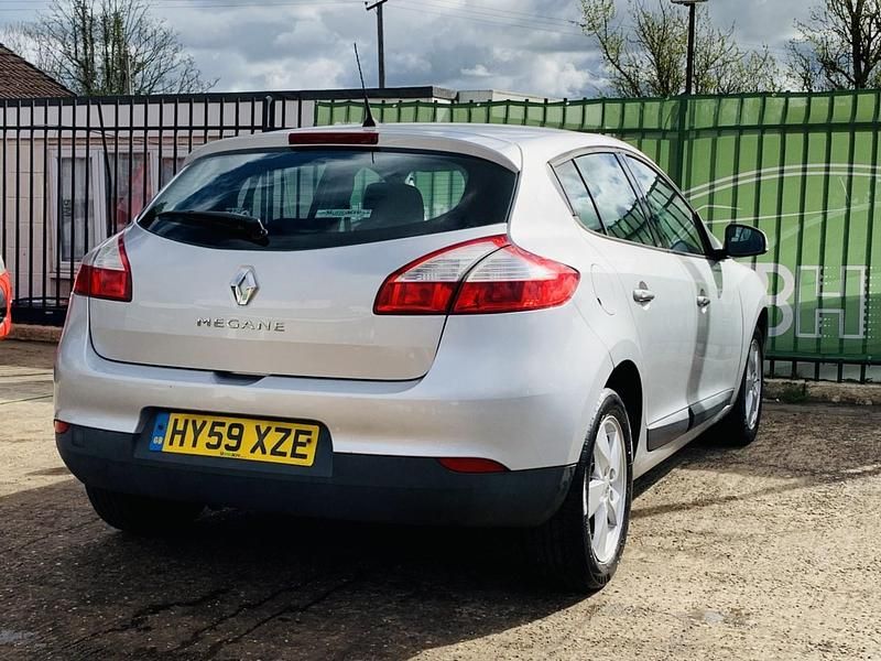 Used Renault Mégane III Dynamique 110 HP (80 kW) 2009 Silver Hatchback