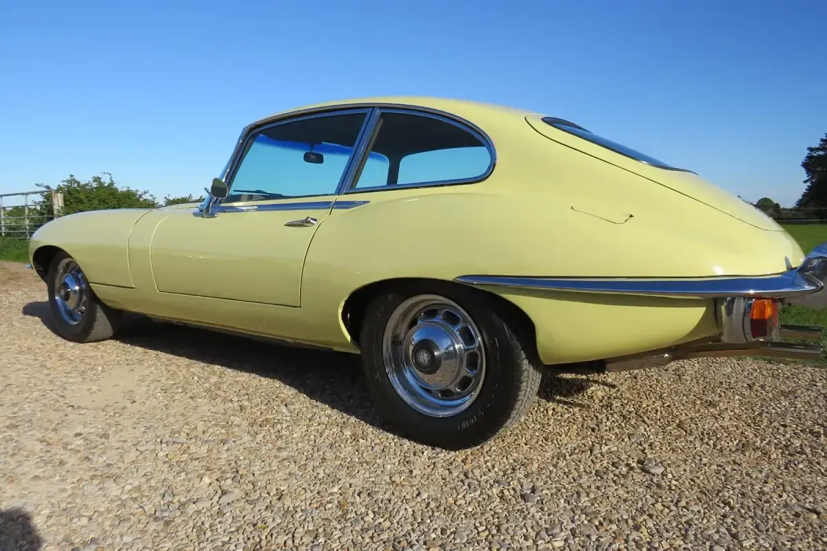 Used Jaguar E-Type 265 HP (194 kW) 1970 Yellow Coupe