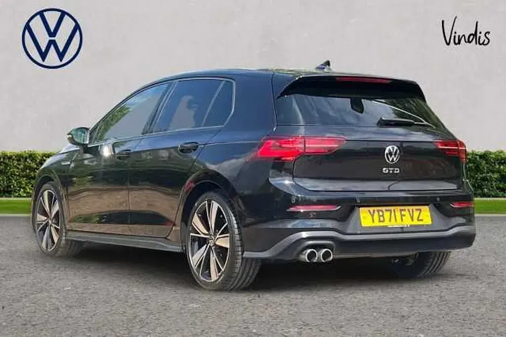 Begagnad VW Golf VIII GTD 200 HK (147 kW) 2022 Svart Halvkombi