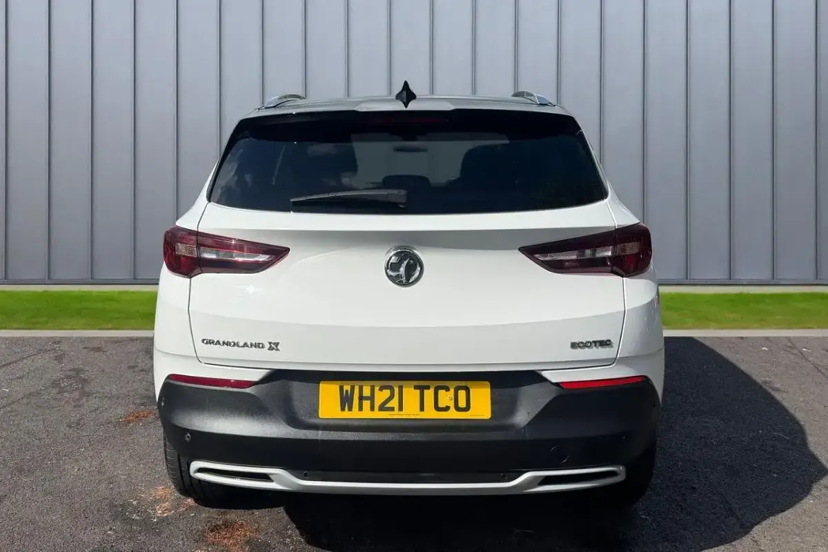 Used Vauxhall Grandland X Edition 128 HP (94 kW) 2021 White SUV
