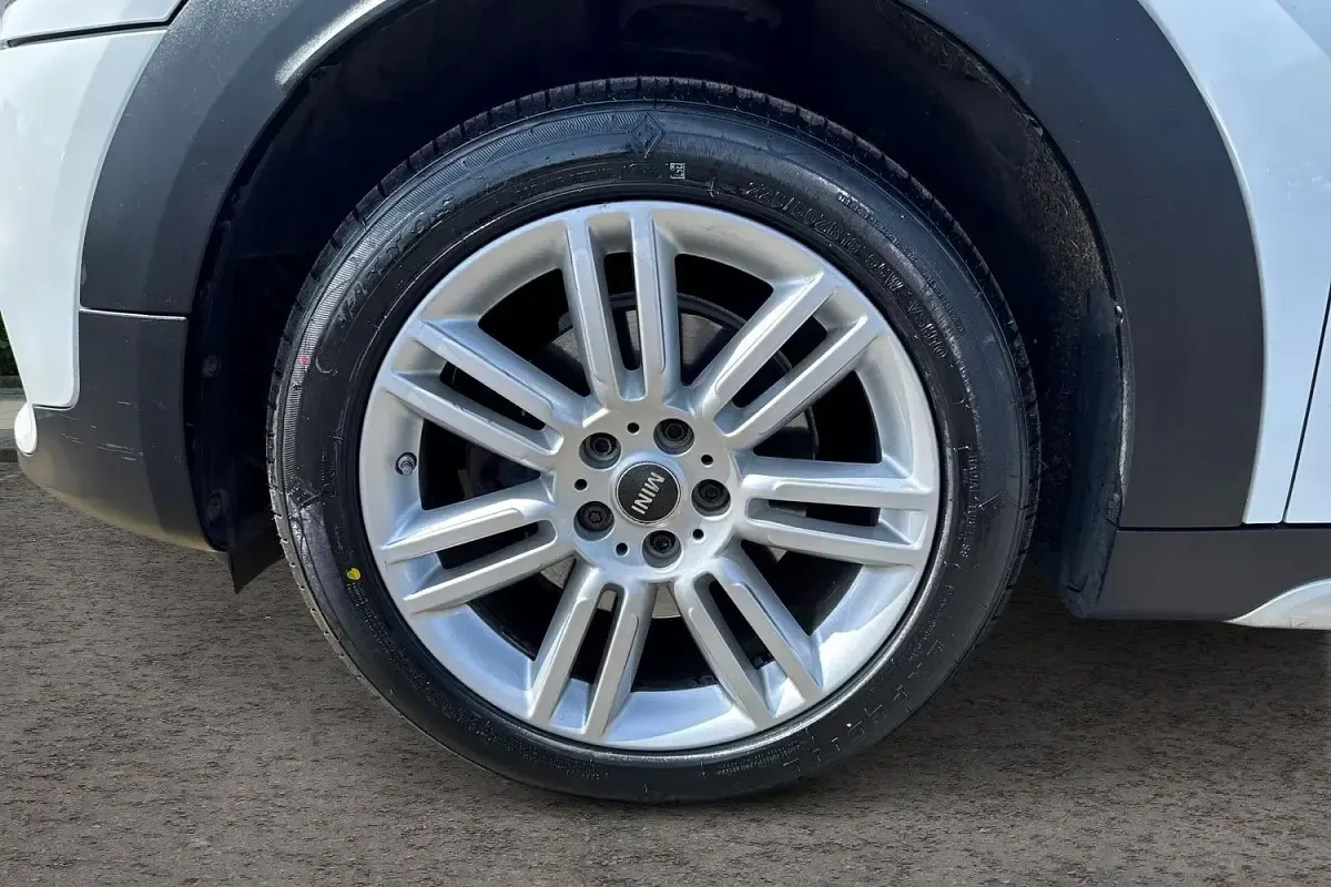 Usado Mini Cooper Exclusive 136 CV (100 kW) 2019 Blanco Utilitario