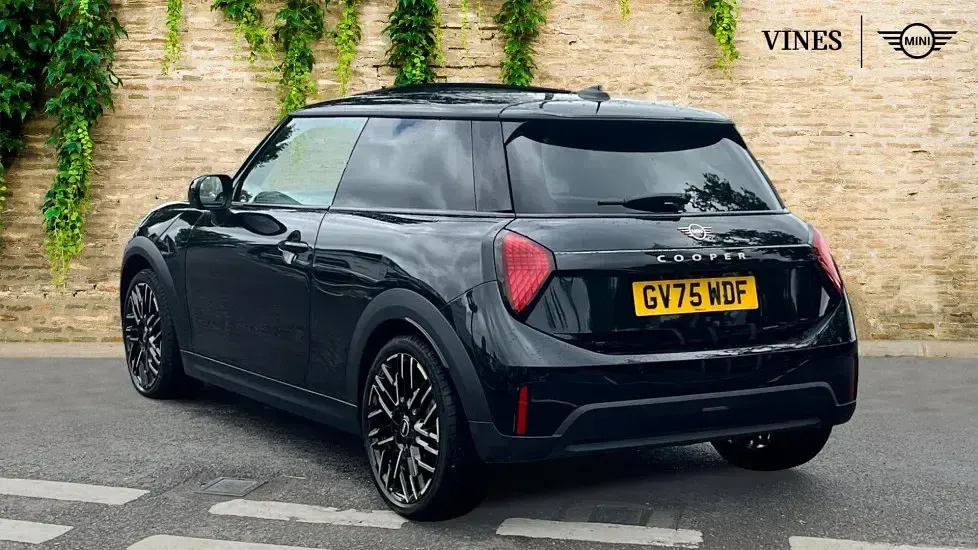 Used Mini Cooper Hatch 114 kW (156 HP) 2026 Black Hatchback