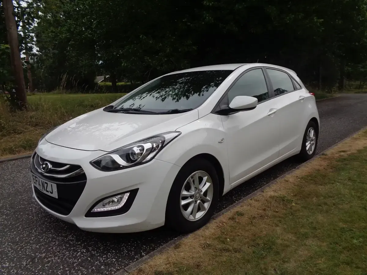 Used Hyundai i30 Active 108 HP (79 kW) 2014 White Hatchback