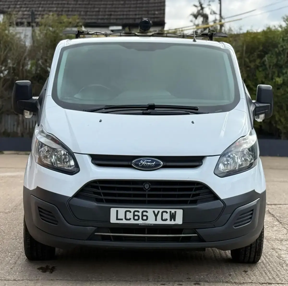 Used Ford Transit Custom 105 HP (77 kW) 2016 White Van