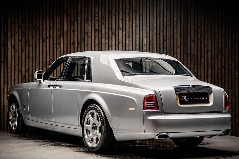 Used Rolls Royce Phantom 453 HP (333 kW) 2015 Silver Sedan