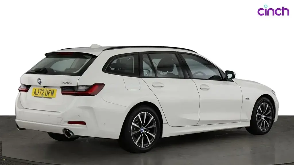 Used BMW 330e Sport Line 292 HP (214 kW) 2023 White Estate