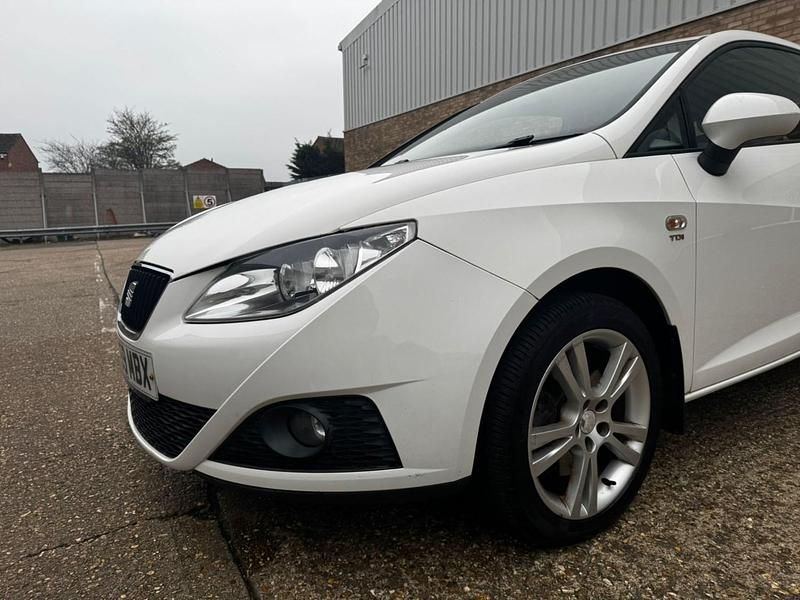 Used Seat Ibiza Sport 90 HP (66 kW) 2009 White Hatchback