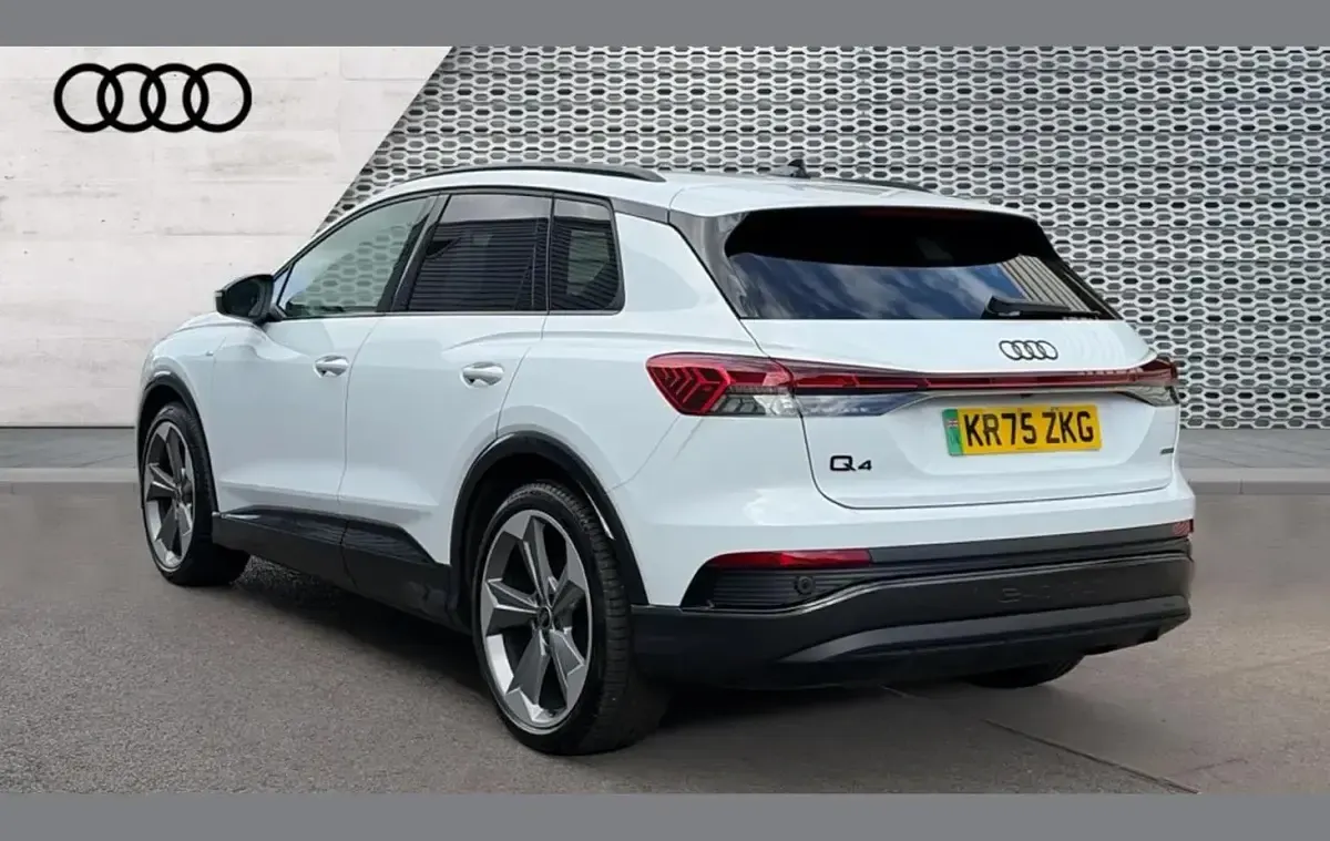 Used Audi Q4 e-tron Black Edition 210 kW (286 HP) 2025 White SUV
