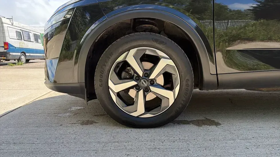Used Nissan Qashqai N-Connecta 140 HP (102 kW) 2024 Black SUV