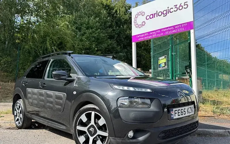 Used Citroën C4 Cactus Flair 99 HP (72 kW) 2015 Hatchback