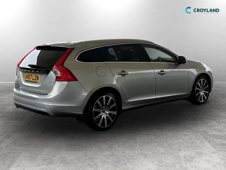 Used Volvo V60 SE Lux 150 HP (110 kW) 2017 Silver Estate