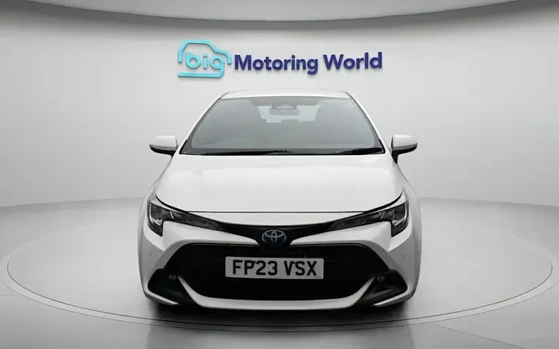 Used Toyota Corolla 140 HP (102 kW) 2026 Hatchback