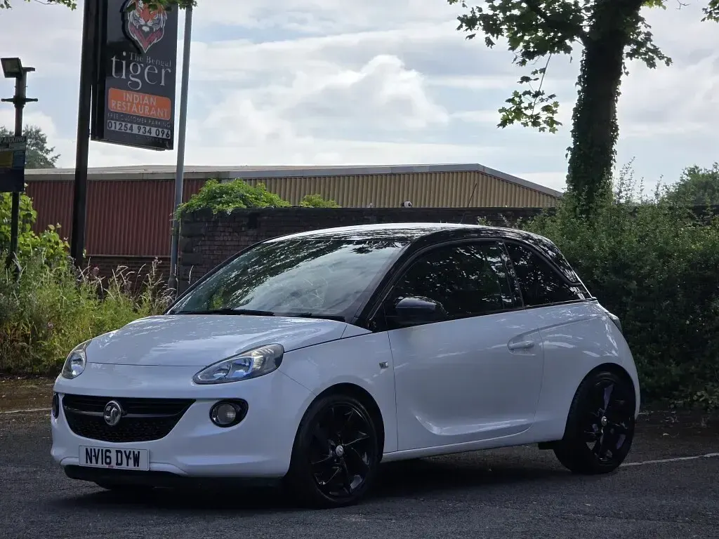 Used Vauxhall Adam 70 HP (51 kW) 2016 White Hatchback