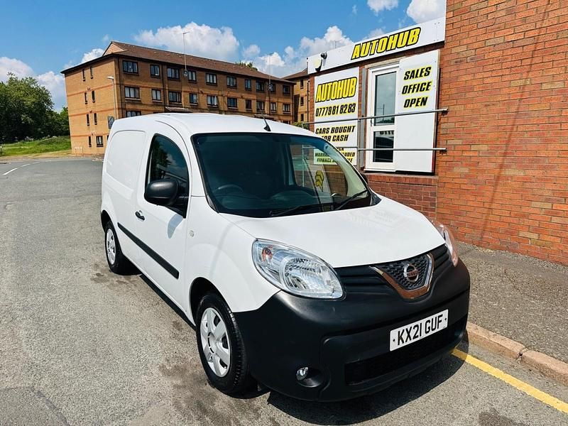White Used 2022 Nissan NV250 Acenta Van | £8,495 (Good price) - Image 1/4