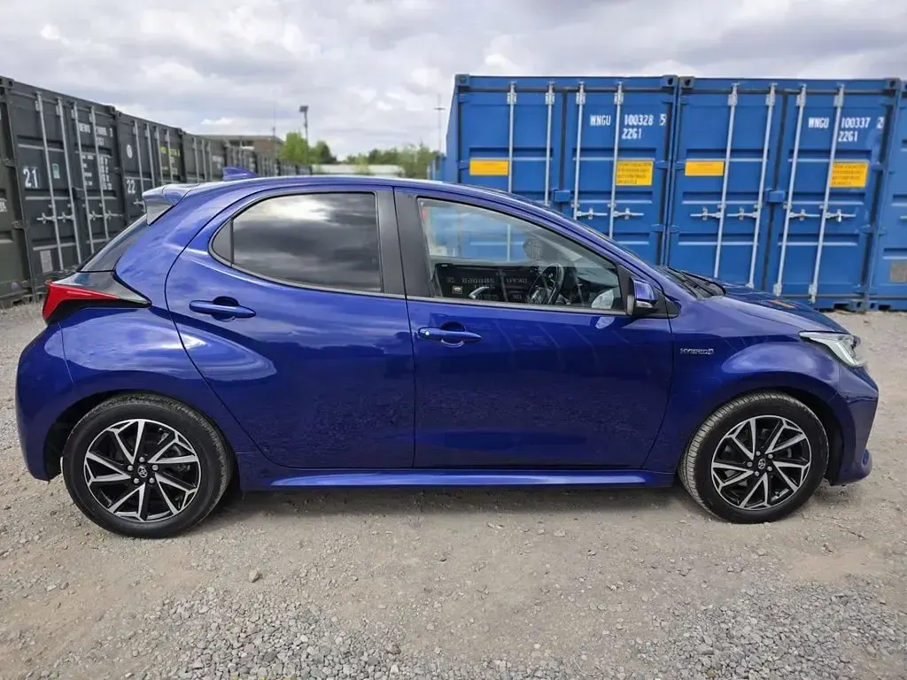 Used Toyota Yaris Design 116 HP (85 kW) 2021 Blue Hatchback