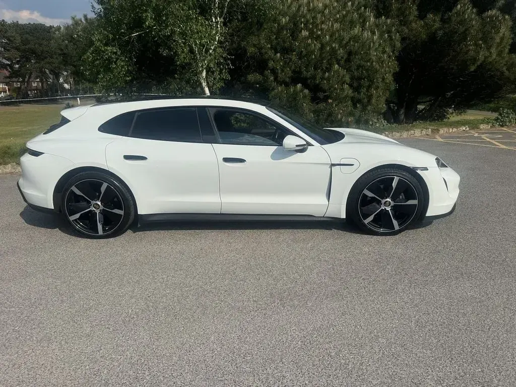 Used Porsche Taycan Performance Package 350 kW (476 HP) 2023 White Estate