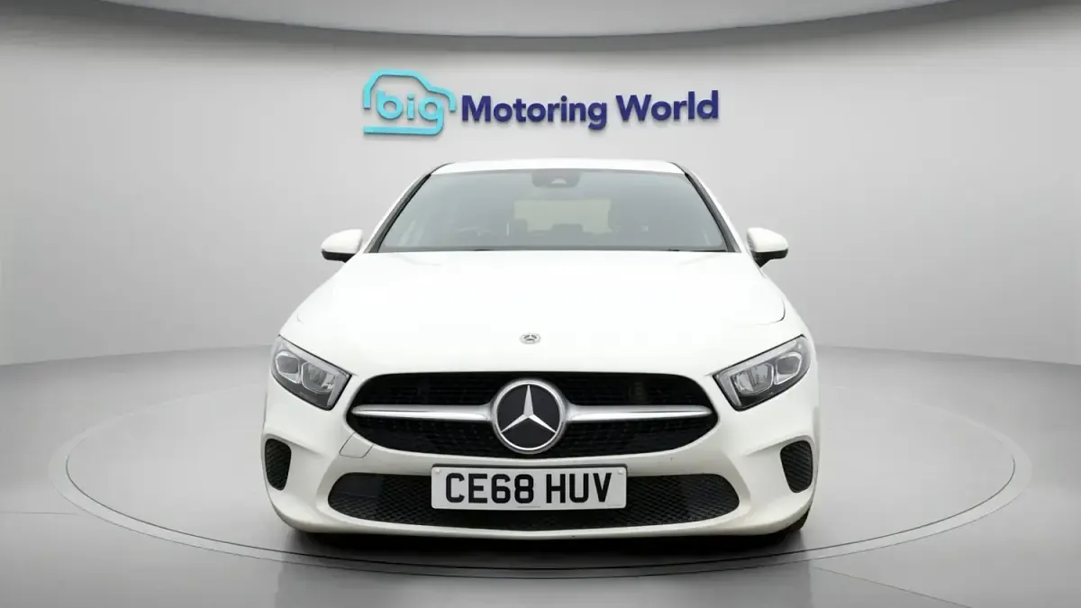 Używany Mercedes A200 2018 Biały Hatchback