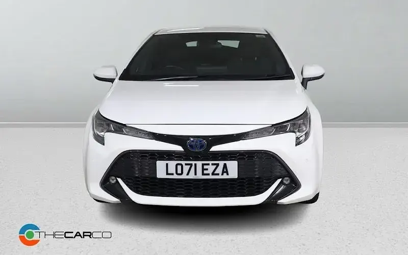 Used Toyota Corolla 122 HP (89 kW) 2022 White Hatchback