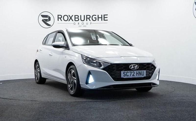 Used Hyundai i20 SE 100 HP (73 kW) 2022 White Hatchback