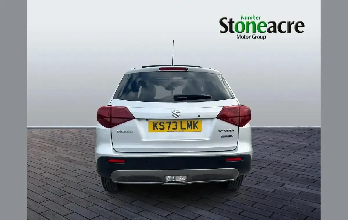 Gebraucht Suzuki Vitara SZ5 116 PS (85 kW) 2023 Silber SUV