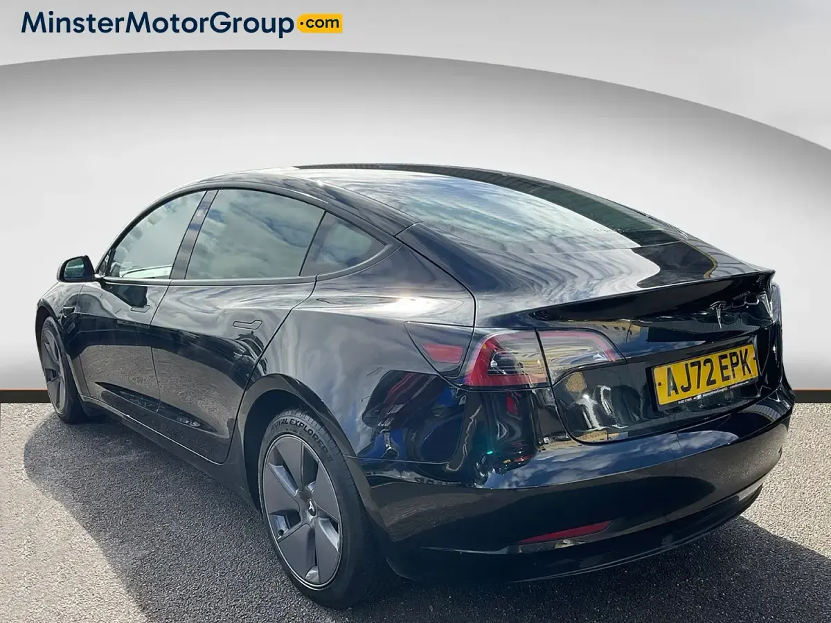 Begagnad Tesla Model 3 RWD 239 kW (325 HK) 2022 Svart Sedan