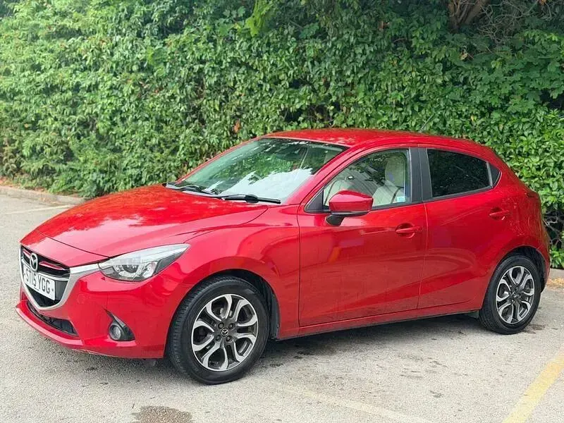 Used Mazda 2 Inclusive 115 HP (84 kW) 2015 Red Hatchback