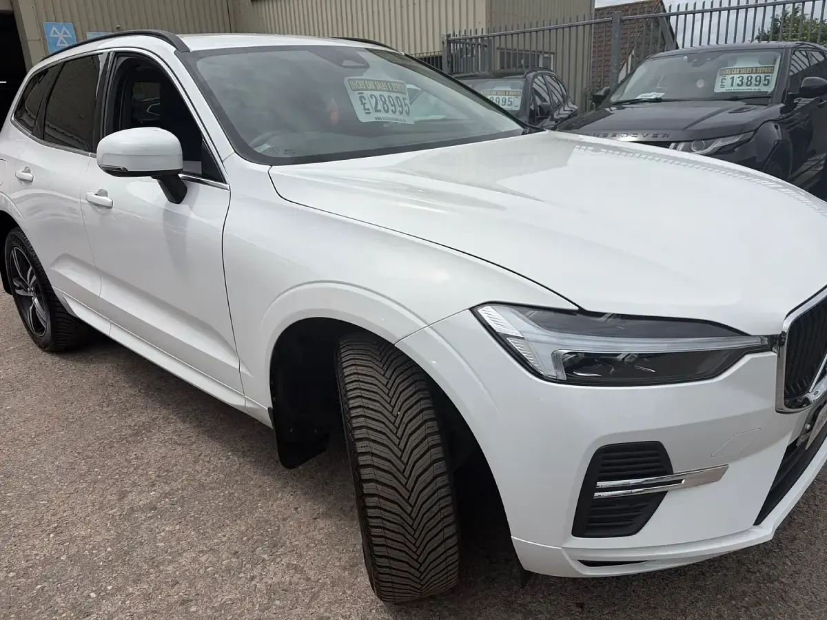 Used Volvo XC60 Momentum 2022 White SUV