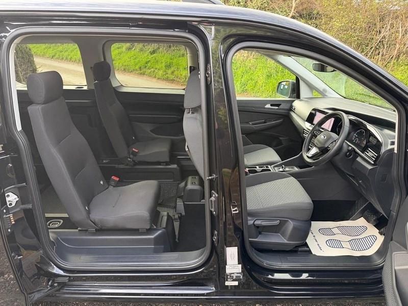 Used Ford Tourneo Connect Titanium 122 HP (89 kW) 2024 Black MPV