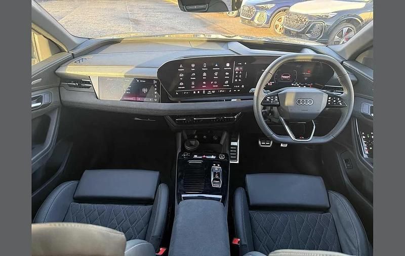 Used Audi Q6 e-tron Advanced 284 kW (387 HP) 2025 Black SUV