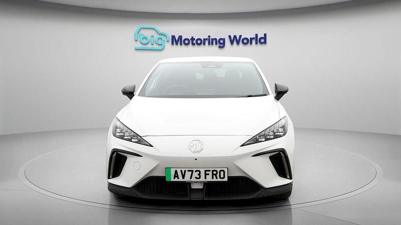 Used MG MG4 EV Trophy 147 kW (201 HP) 2023 White Hatchback