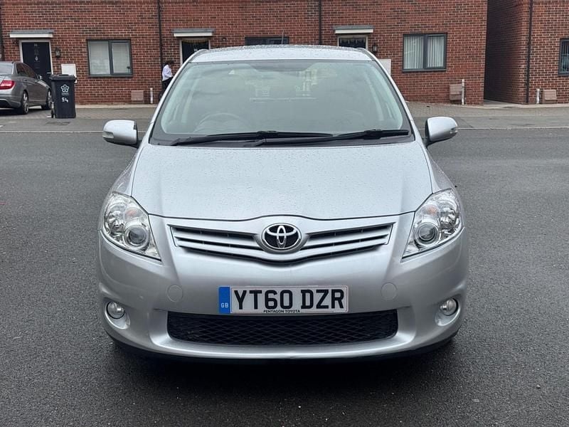 Silver Used 2010 Toyota Auris Hatchback | £4,500 (Fair price) - Image 1/4
