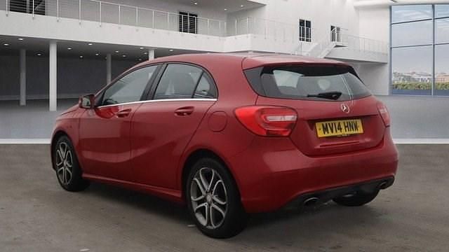 Used Mercedes A180 122 HP (89 kW) 2014 Red Hatchback