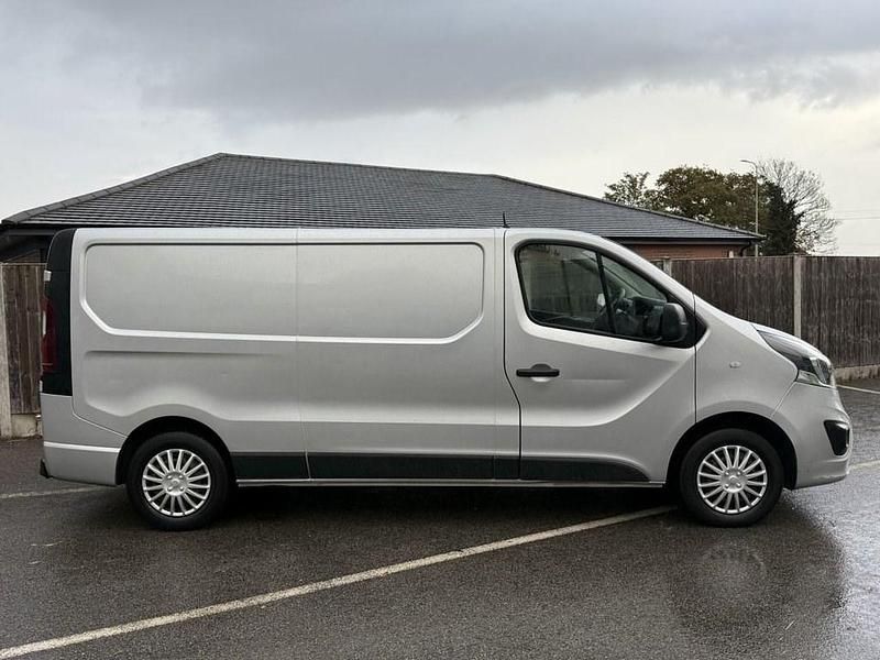 Used Vauxhall Vivaro Sportive 120 HP (88 kW) 2018 Silver MPV