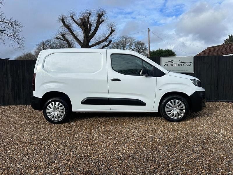 Used Peugeot Partner Premium 131 HP (96 kW) 2023 White MPV