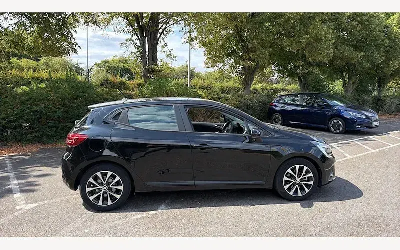 Used Renault Clio Iconic 140 HP (102 kW) 2022 Metallic  diamond black  Hatchback