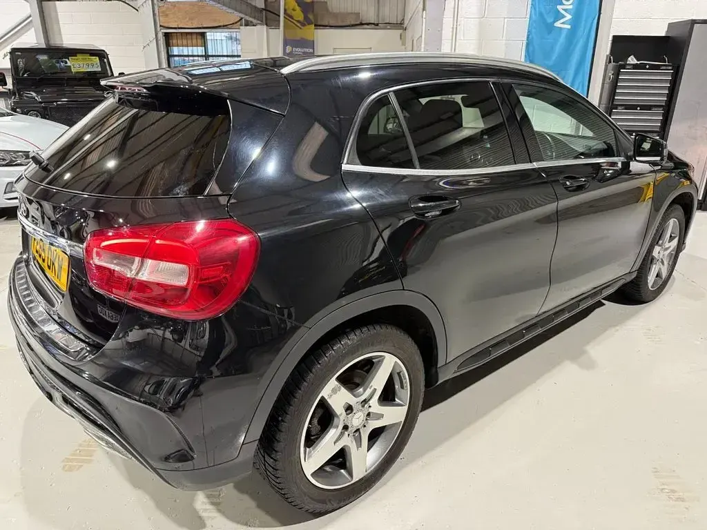 Usado Mercedes GLA200 AMG line 136 HP (100 kW) 2015 Preto SUV
