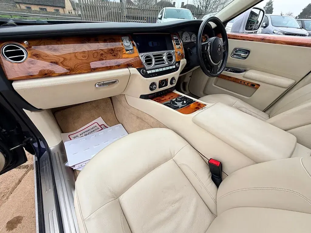 Used Rolls Royce Ghost 563 HP (414 kW) 2010 Mauve/purple Sedan