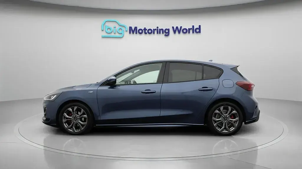Używany Ford Focus ST-Line 125 KM (91 kW) 2024 Niebieski Hatchback
