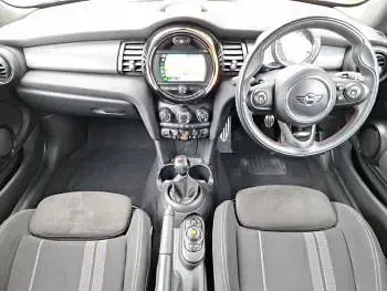Usado Mini Cooper 136 CV (100 kW) 2018 Rojo Utilitario