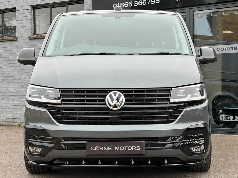 Begagnad VW Transporter Highline 150 HK (110 kW) 2024 Grå Van