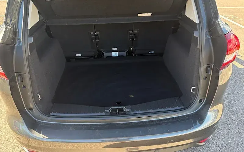 Käytetty Ford C-MAX Zetec 120 HP (88 kW) 2019 Tila-auto