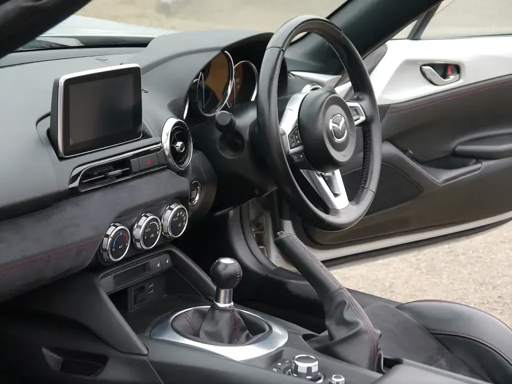 Used Mazda MX5 Inclusive 160 HP (117 kW) 2016 Silver Cabriolet