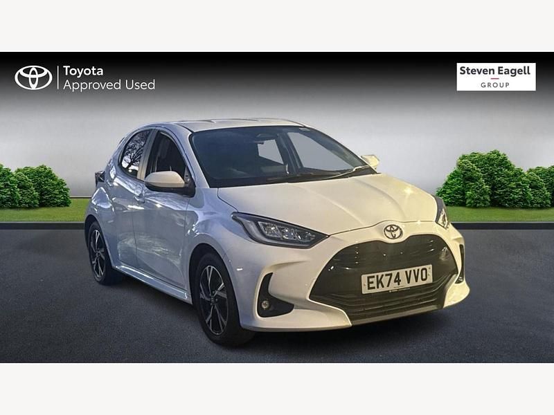 Used Toyota Yaris Hybrid Design 2024 White Hatchback
