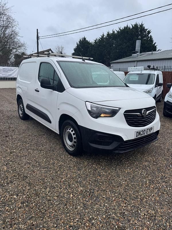 Used Vauxhall Combo Edition 100 HP (73 kW) 2020 White MPV