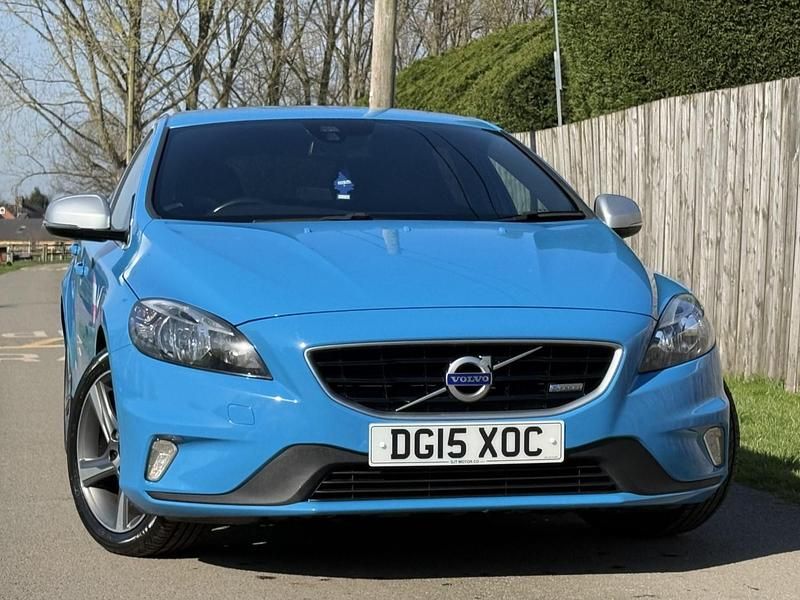 Used Volvo V40 R-Design 115 HP (84 kW) 2015 Blue Hatchback