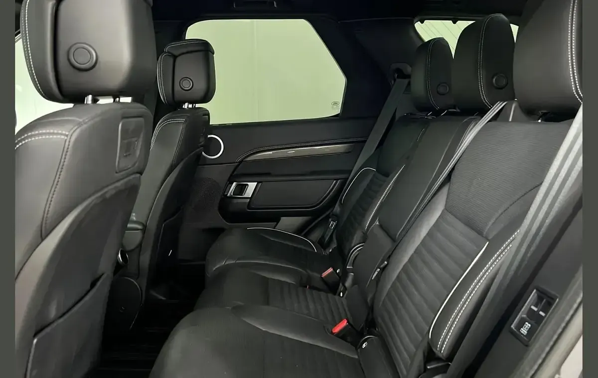 Used Land Rover Discovery 296 HP (217 kW) 2023 Grey SUV