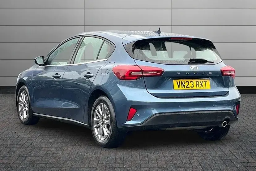 Used Ford Focus Titanium 125 HP (91 kW) 2023 Chrome blue Hatchback