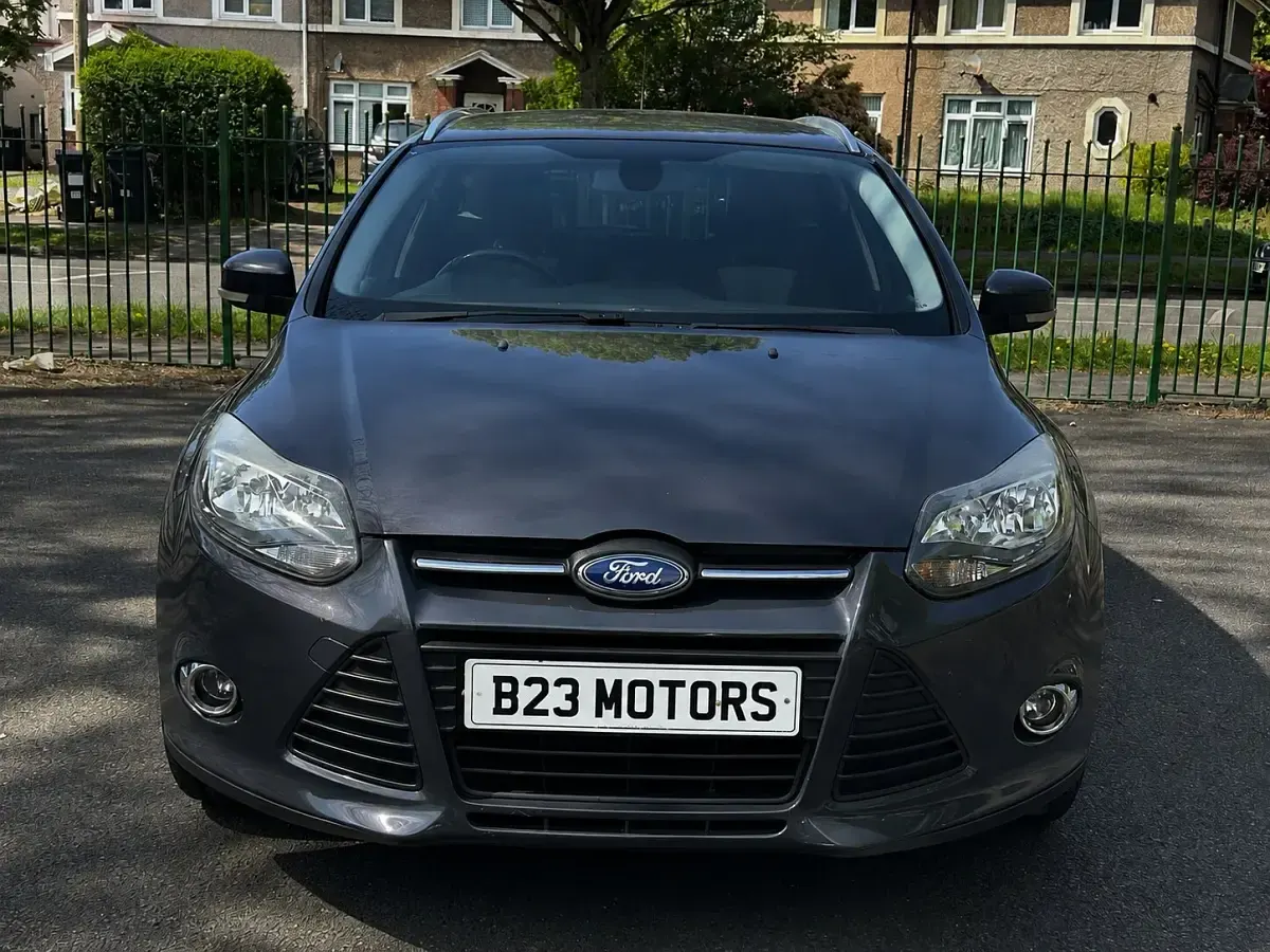 Used Ford Focus Zetec 125 HP (91 kW) 2013 Grey Estate