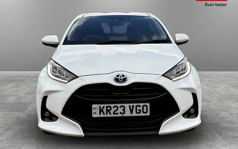 Second-hand Toyota Yaris Hybrid Design 116 CP (85 kW) 2026 Hatchback