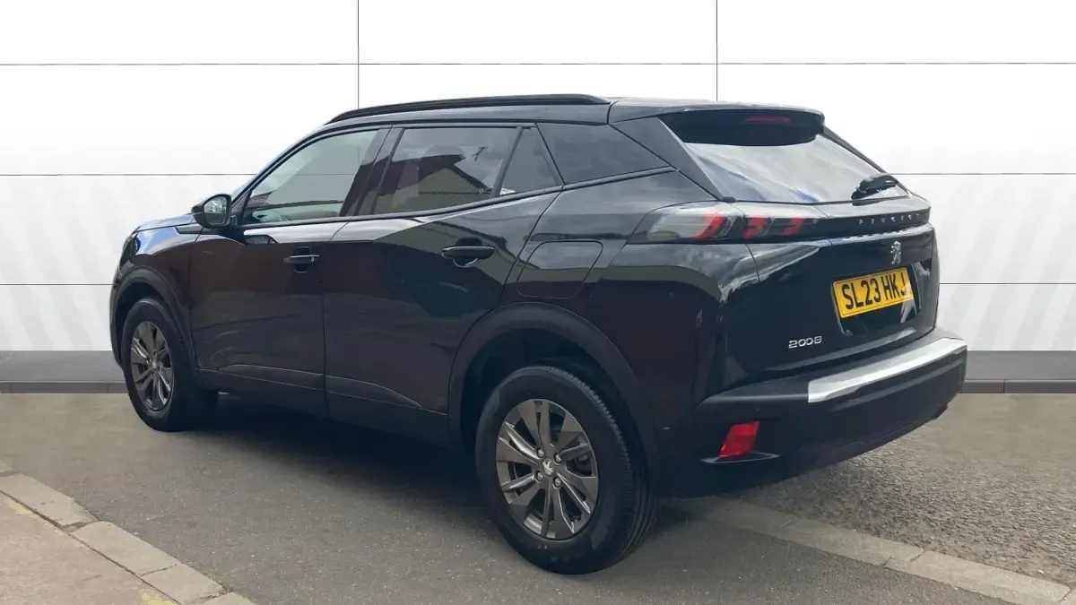 Used Peugeot 2008 Active+ 101 HP (74 kW) 2023 Black SUV